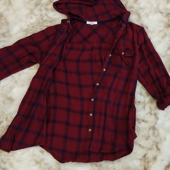 🥰SOFT🥰 Plaid Flannel w/ Hood! - Picture 7 of 8